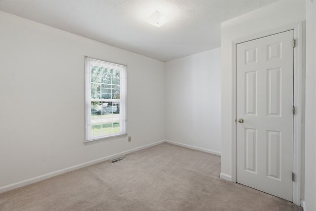 197 Sanders Dr, La Vergne, TN 37086