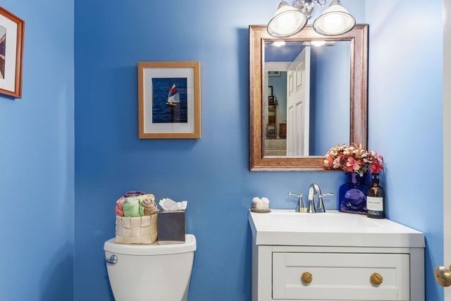 98 Mechanic St E, Foxboro, MA 02035