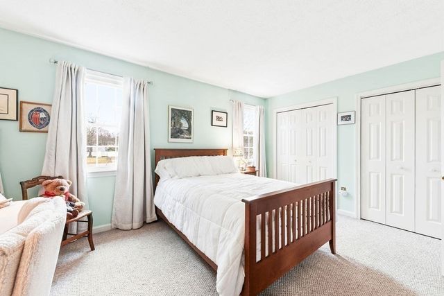 98 Mechanic St E, Foxboro, MA 02035