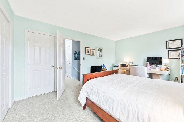 98 Mechanic St E, Foxboro, MA 02035