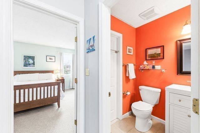 98 Mechanic St E, Foxboro, MA 02035