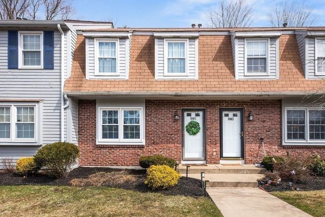 98 Mechanic St E, Foxboro, MA 02035