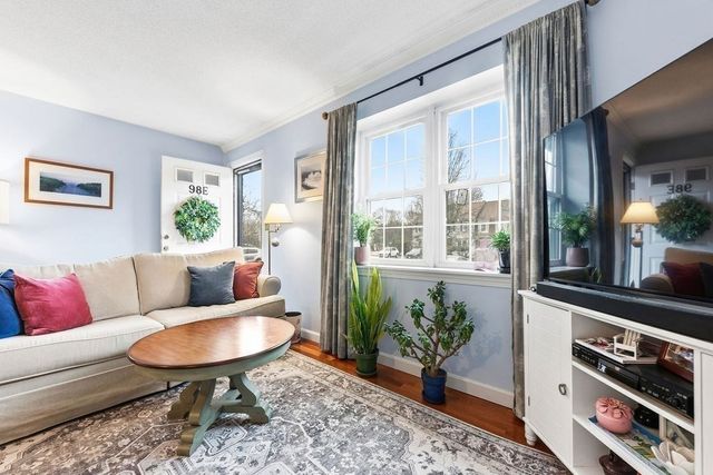 98 Mechanic St E, Foxboro, MA 02035