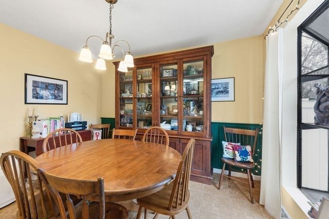 98 Mechanic St E, Foxboro, MA 02035