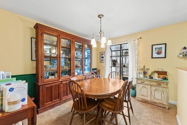 98 Mechanic St E, Foxboro, MA 02035