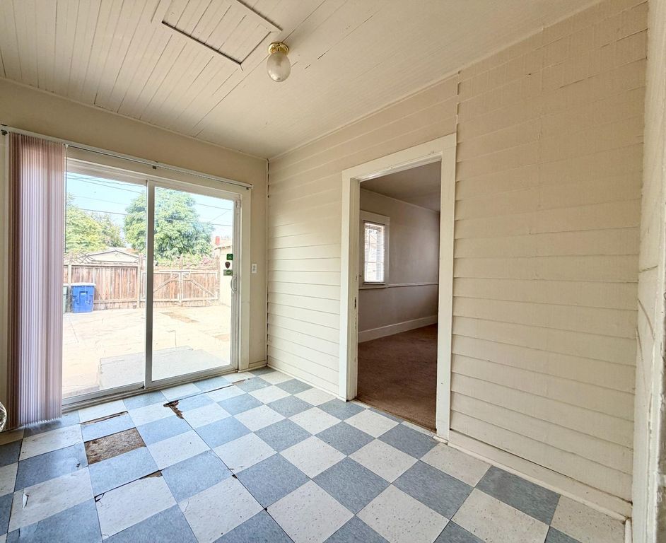 Image 16 of property listing at 911 N Echo Avenue, Fresno, CA 93728