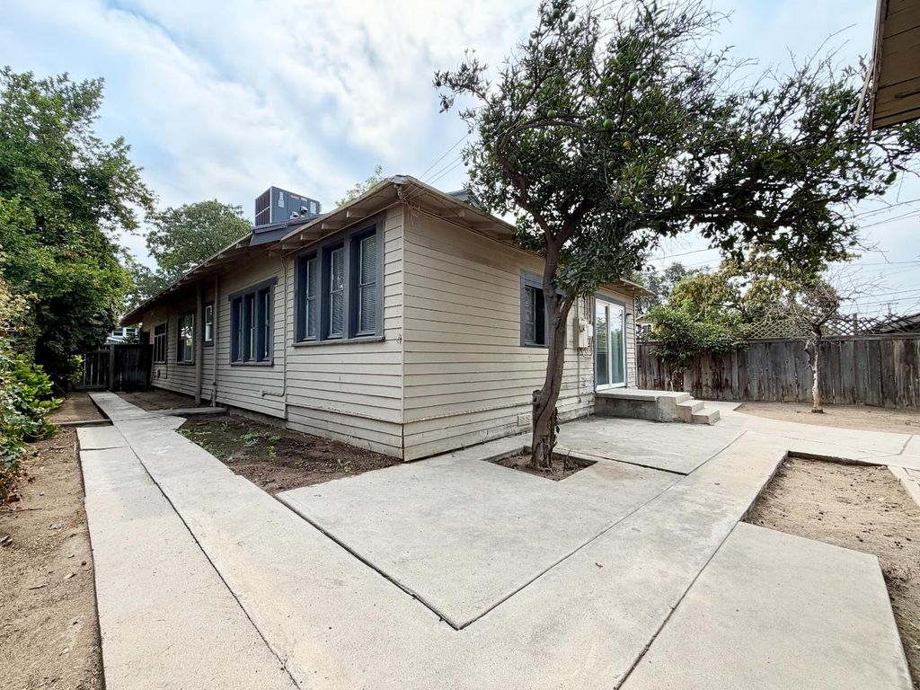 Image 20 of property listing at 911 N Echo Avenue, Fresno, CA 93728