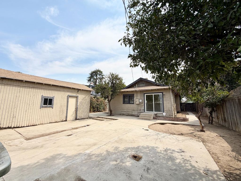 Image 21 of property listing at 911 N Echo Avenue, Fresno, CA 93728