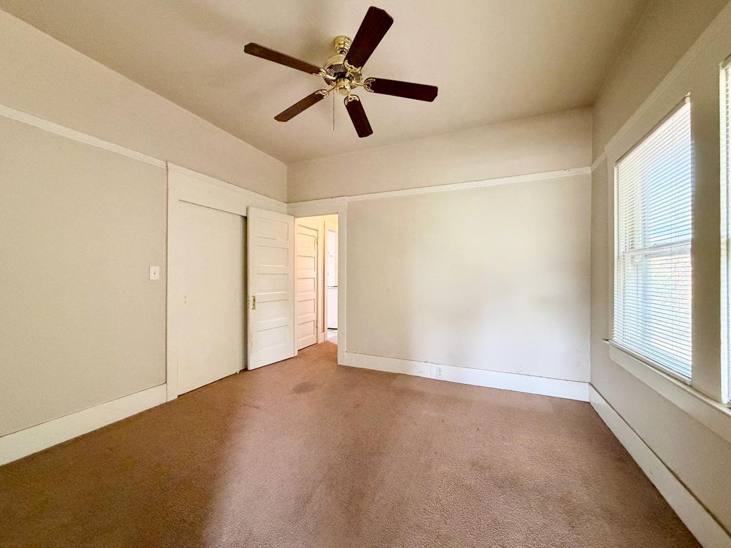 Image 8 of property listing at 911 N Echo Avenue, Fresno, CA 93728