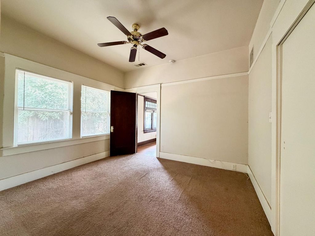 Image 9 of property listing at 911 N Echo Avenue, Fresno, CA 93728