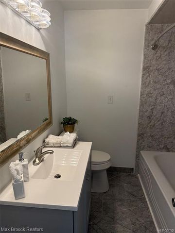 21613 Wallace Drive, Southfield, MI 48075