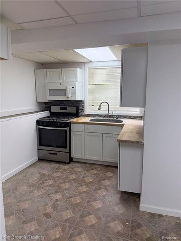 21613 Wallace Drive, Southfield, MI 48075