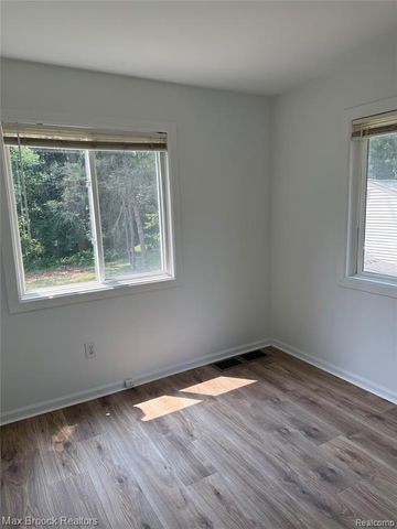 21613 Wallace Drive, Southfield, MI 48075
