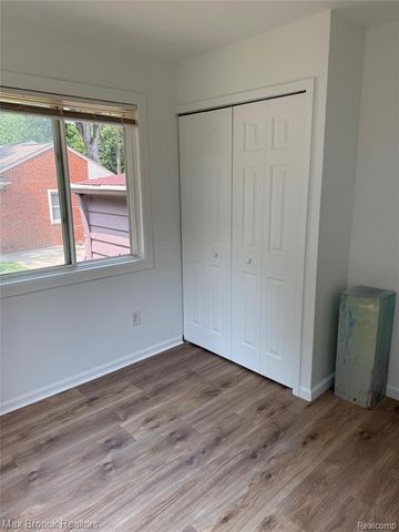 21613 Wallace Drive, Southfield, MI 48075