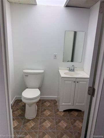 21613 Wallace Drive, Southfield, MI 48075
