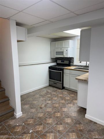 21613 Wallace Drive, Southfield, MI 48075