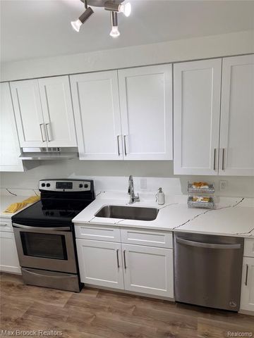 21613 Wallace Drive, Southfield, MI 48075
