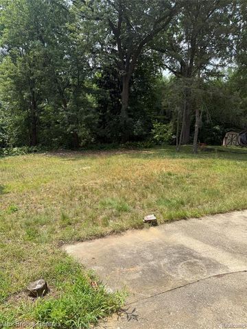 21613 Wallace Drive, Southfield, MI 48075