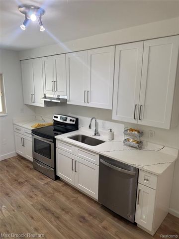 21613 Wallace Drive, Southfield, MI 48075