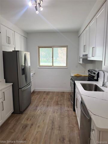 21613 Wallace Drive, Southfield, MI 48075