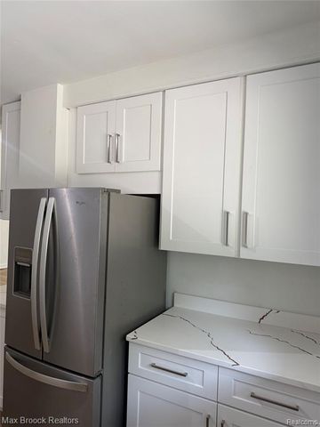 21613 Wallace Drive, Southfield, MI 48075