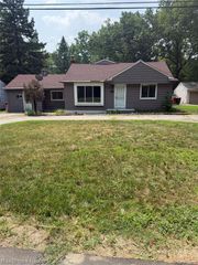 21613 Wallace Drive, Southfield, MI 48075
