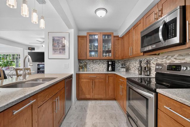 S94W23105 Meadow View LANE, Big Bend, WI 53103