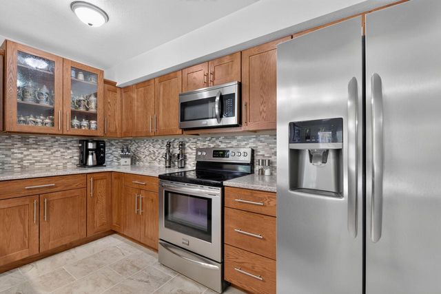 S94W23105 Meadow View LANE, Big Bend, WI 53103
