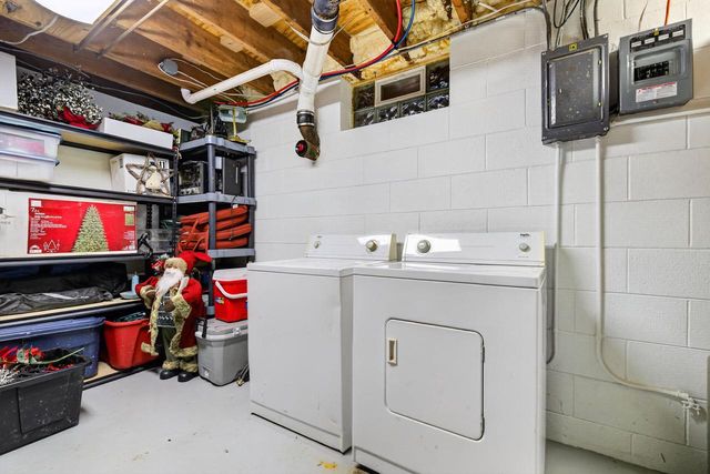 S94W23105 Meadow View LANE, Big Bend, WI 53103
