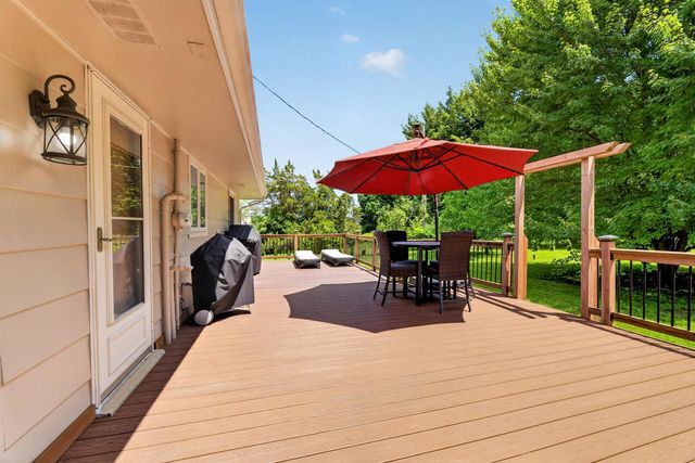 S94W23105 Meadow View LANE, Big Bend, WI 53103