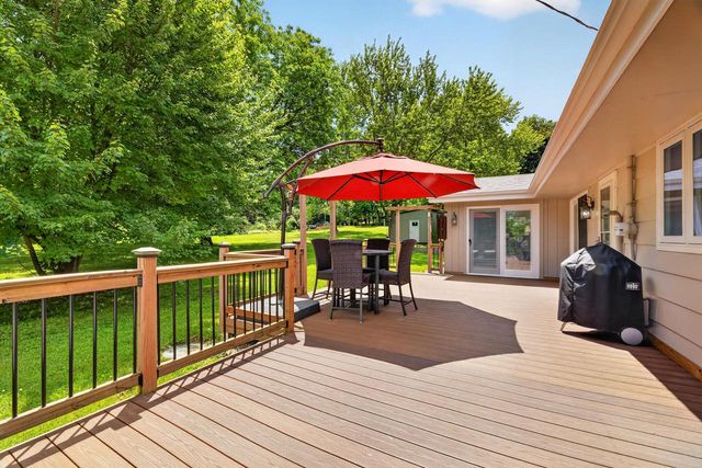 S94W23105 Meadow View LANE, Big Bend, WI 53103