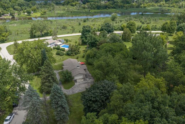 S94W23105 Meadow View LANE, Big Bend, WI 53103