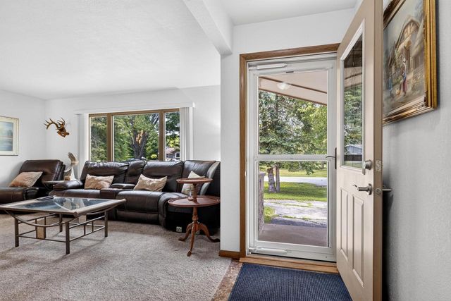 S94W23105 Meadow View LANE, Big Bend, WI 53103