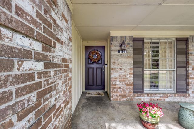 16131 White Star Drive, Houston, TX 77062