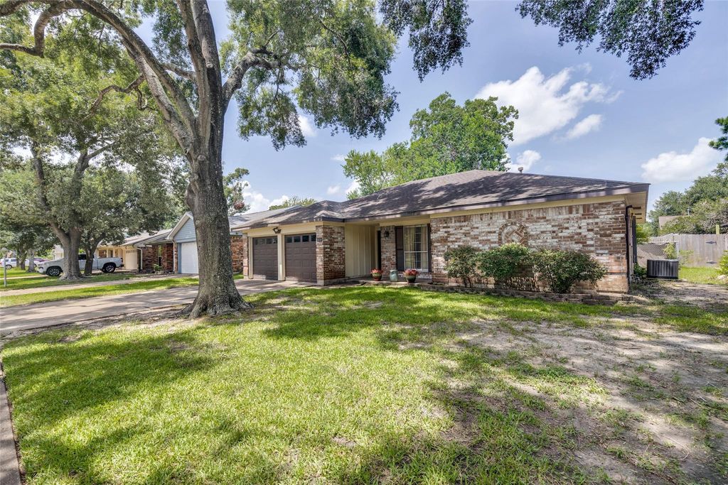 16131 White Star Drive, Houston, TX 77062