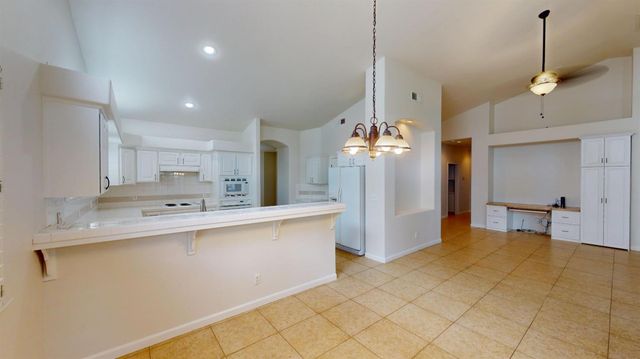 9821 N Sierra Vista Avenue, Fresno, CA 93720