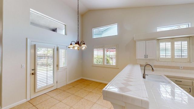 9821 N Sierra Vista Avenue, Fresno, CA 93720