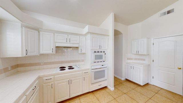 9821 N Sierra Vista Avenue, Fresno, CA 93720