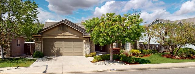 9821 N Sierra Vista Avenue, Fresno, CA 93720