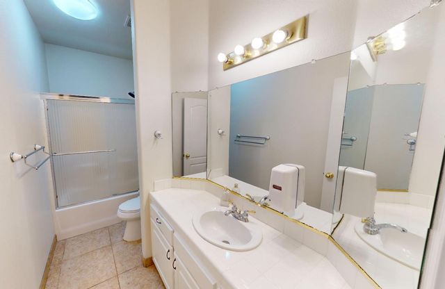 9821 N Sierra Vista Avenue, Fresno, CA 93720