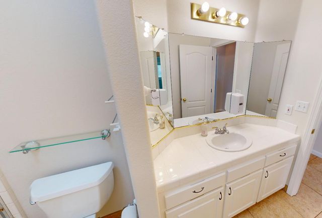 9821 N Sierra Vista Avenue, Fresno, CA 93720