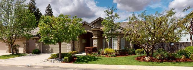 9821 N Sierra Vista Avenue, Fresno, CA 93720