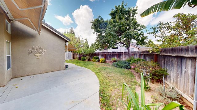 9821 N Sierra Vista Avenue, Fresno, CA 93720