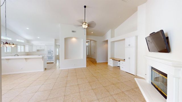 9821 N Sierra Vista Avenue, Fresno, CA 93720