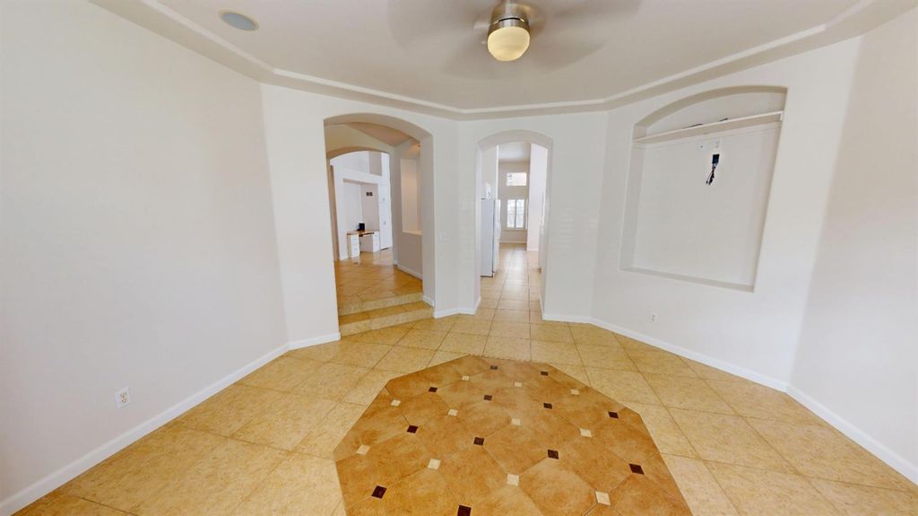 Image 18 of property listing at 9821 N Sierra Vista Avenue, Fresno, CA 93720