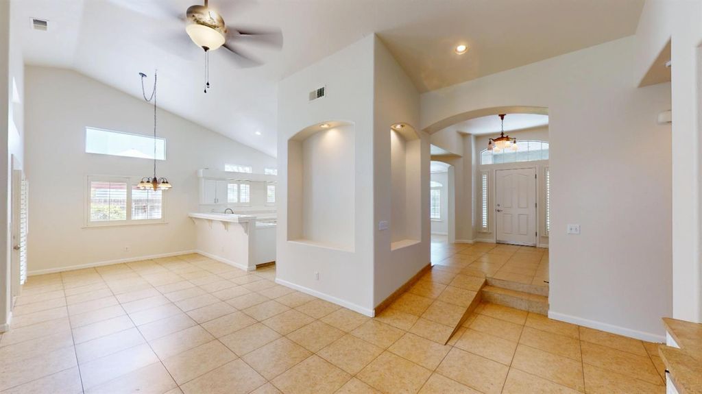 Image 21 of property listing at 9821 N Sierra Vista Avenue, Fresno, CA 93720