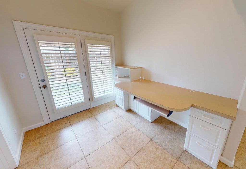 Image 22 of property listing at 9821 N Sierra Vista Avenue, Fresno, CA 93720