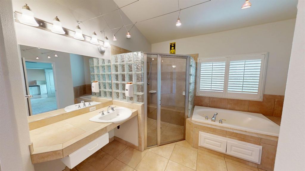 Image 29 of property listing at 9821 N Sierra Vista Avenue, Fresno, CA 93720