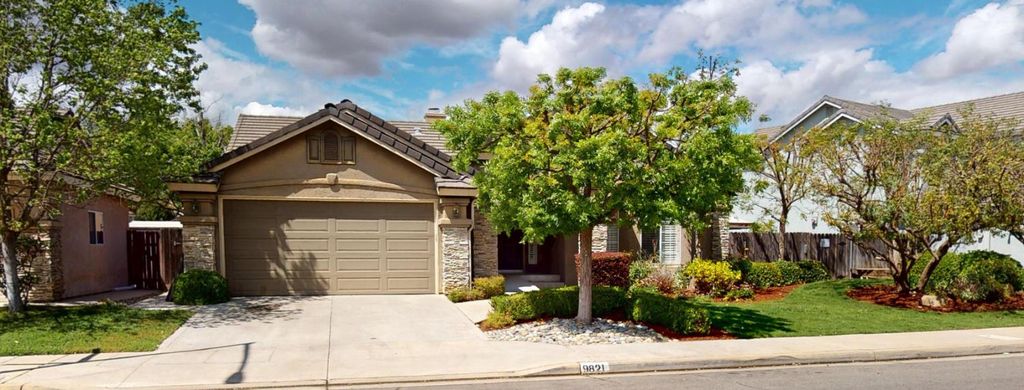 Image 3 of property listing at 9821 N Sierra Vista Avenue, Fresno, CA 93720