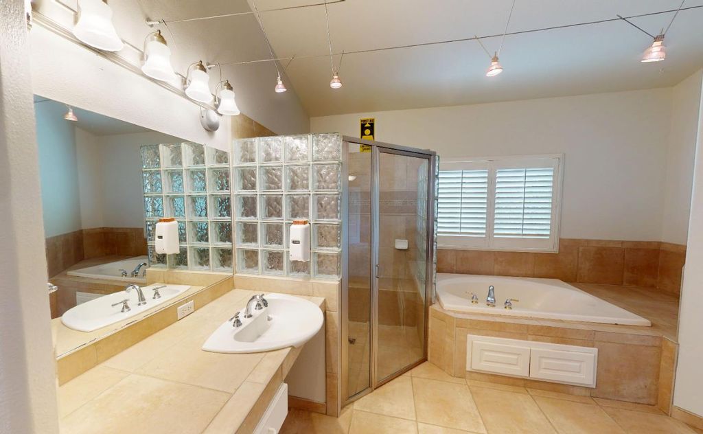 Image 30 of property listing at 9821 N Sierra Vista Avenue, Fresno, CA 93720